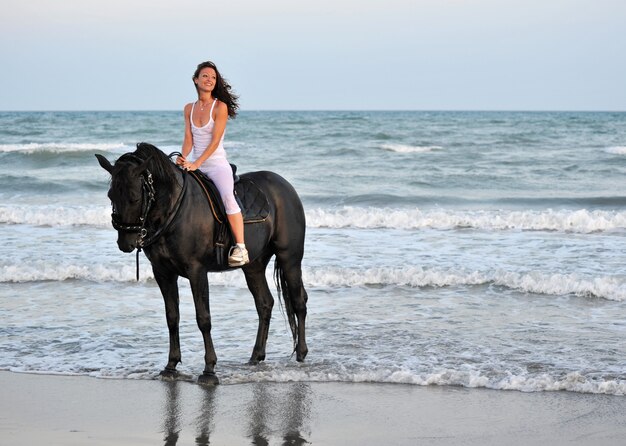 Marinera con caballo de paso fondo blanco